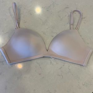 Victoria’s Secret padded no wire bra 34C